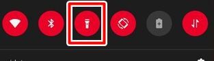 Tocar el icono de la linterna de Android